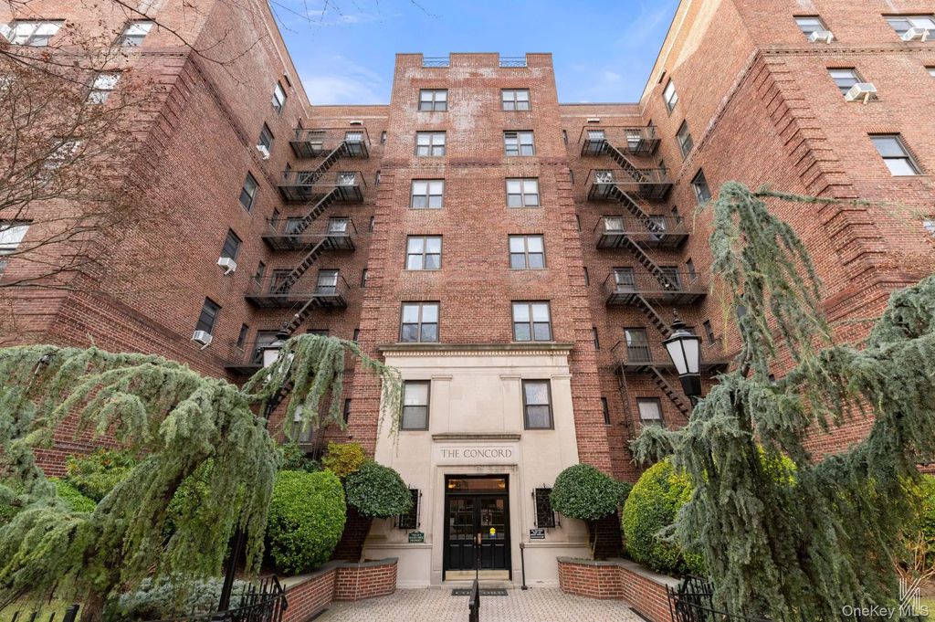25-40 31st Avenue # 6e/f, Astoria
