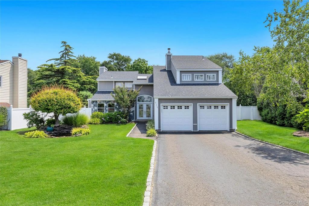 859 Pine Avenue, West Islip