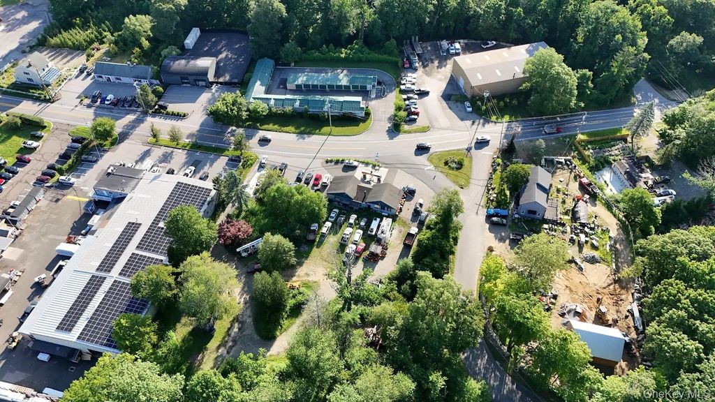 390 Smith Ridge Road, South Salem