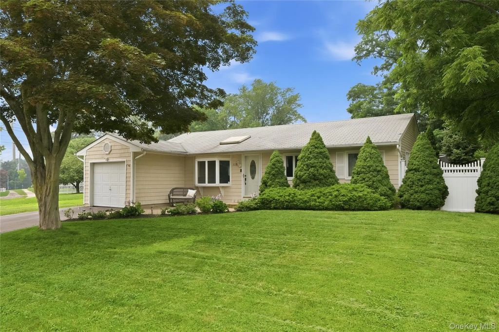 115 Argyle Avenue, Selden