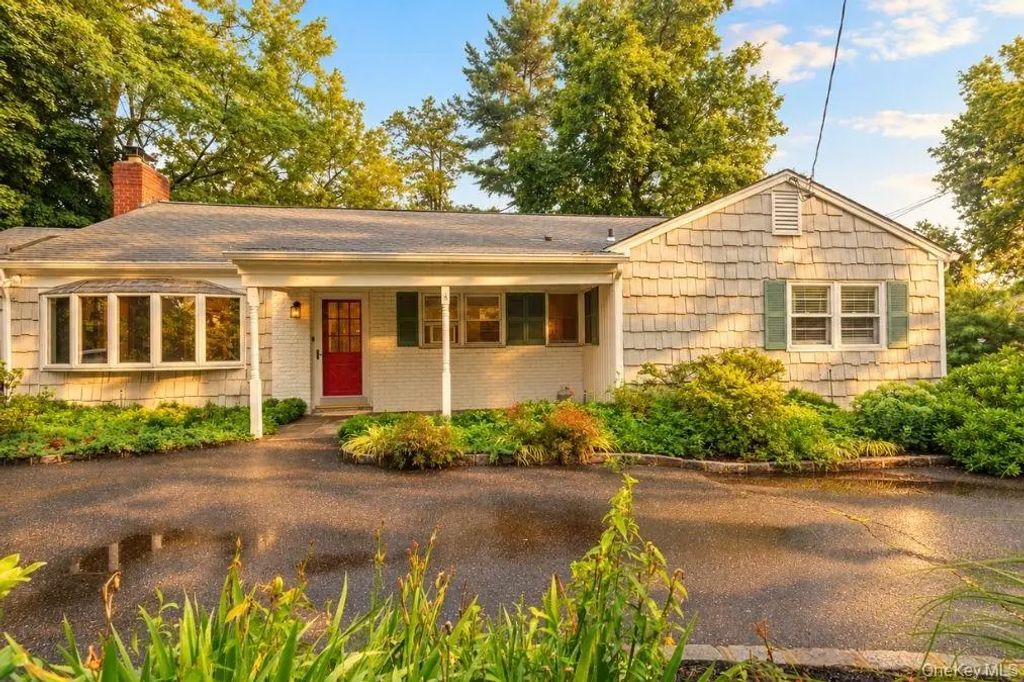 75 Cove Road, Huntington