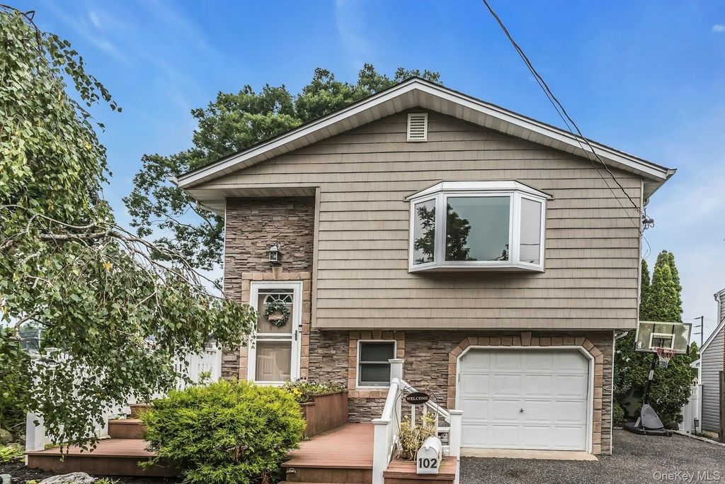102 Willett Avenue, Sayville