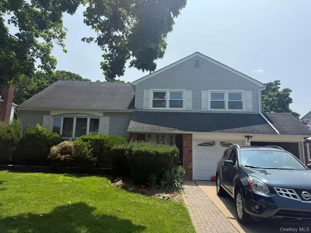56 Convent Road, Syosset