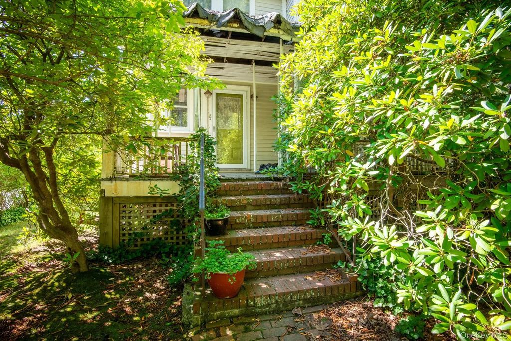83 Highland Avenue, Northport