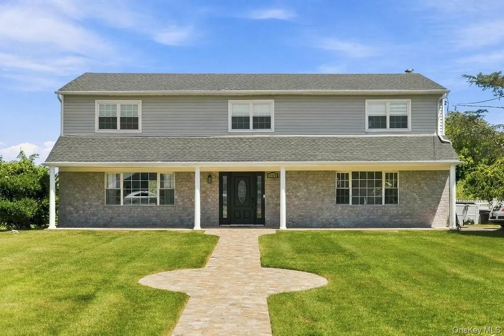 336 Grand Central Avenue, Amityville