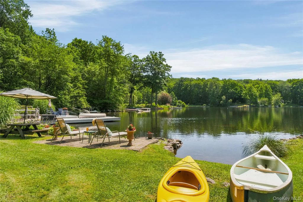 342 Lake Shore Road, Putnam Valley