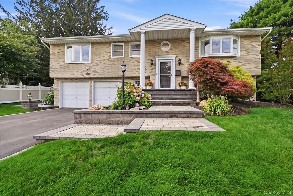 94 Ellensue Drive, Deer Park