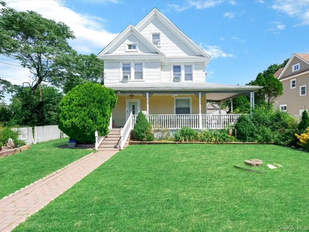 36 Russell Place, Freeport