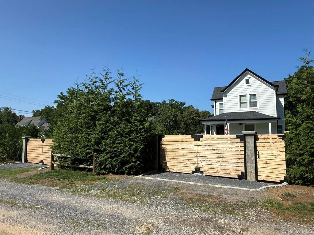 235 Cemetery Road, East Marion