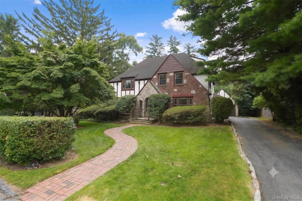 8 Ritchey Place, White Plains