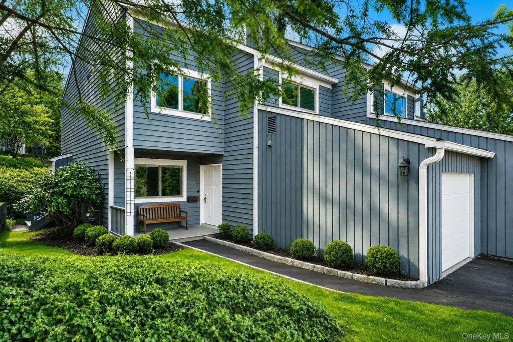 42 Timber Ridge, Mount Kisco