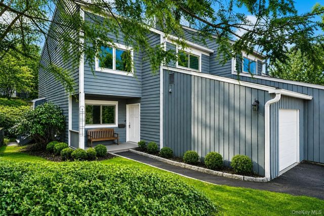 42 Timber Ridge, Mount Kisco