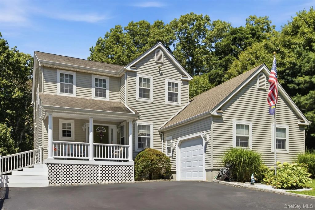104 Lincoln Boulevard, Hauppauge