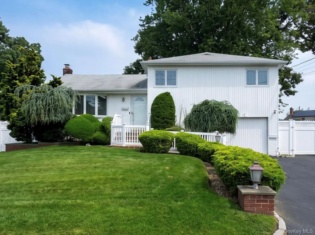 128 James Street, Massapequa