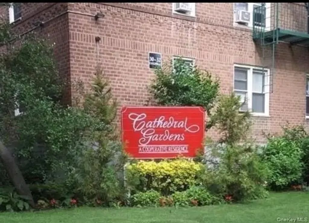 36 Cathedral Avenue # 2d, Hempstead
