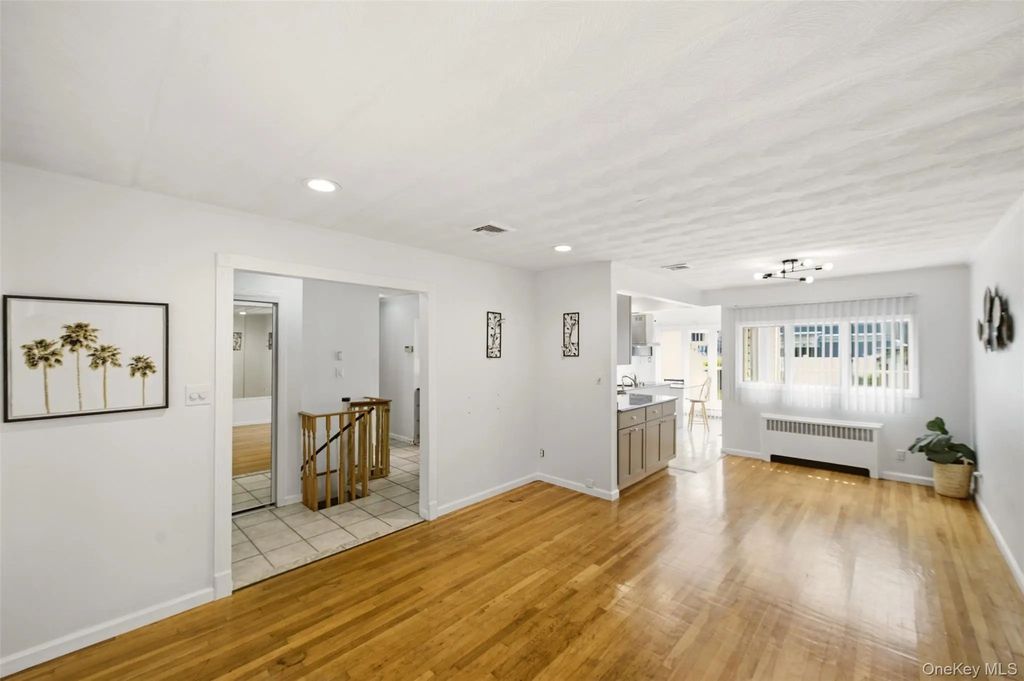 160 Clearmeadow Drive, East Meadow