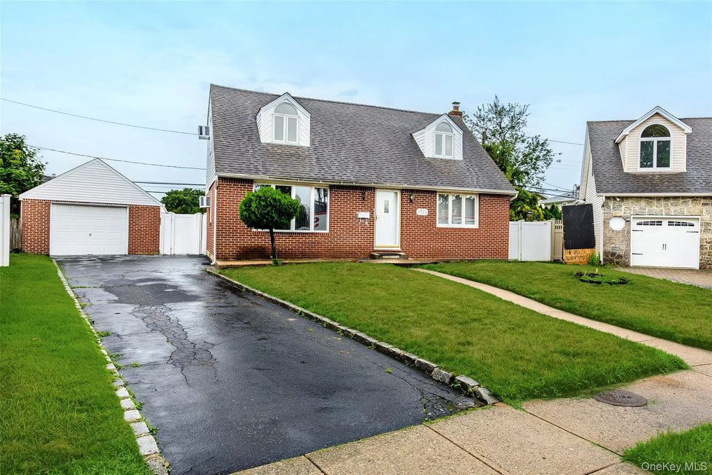 2728 Concord Drive, East Meadow