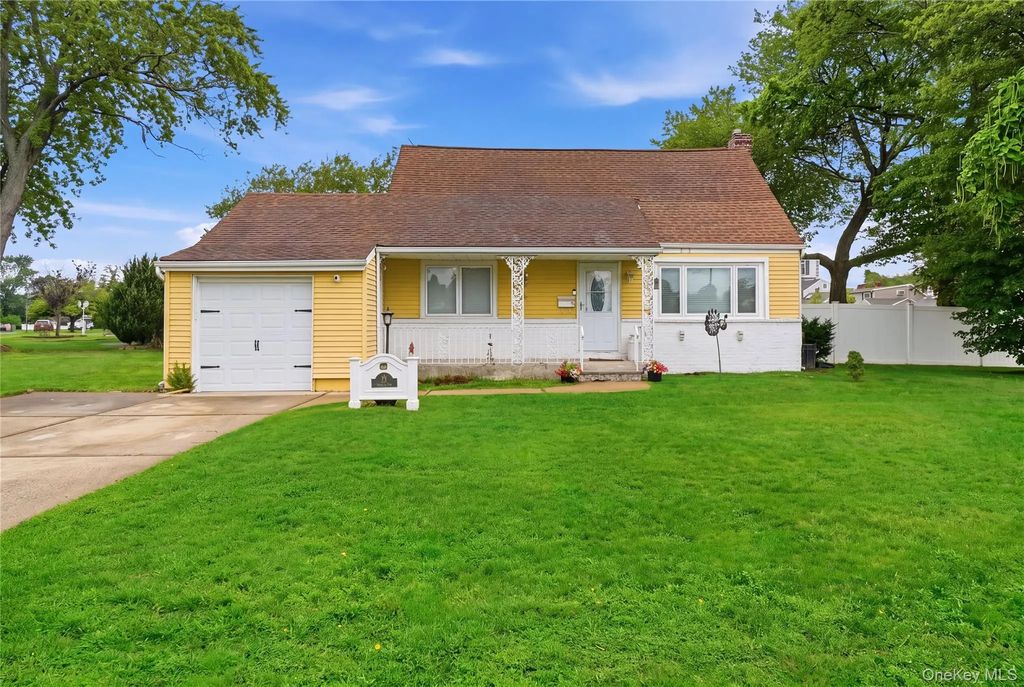11 Mell Drive, North Babylon