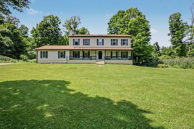 15 Country Hill Road, Brewster