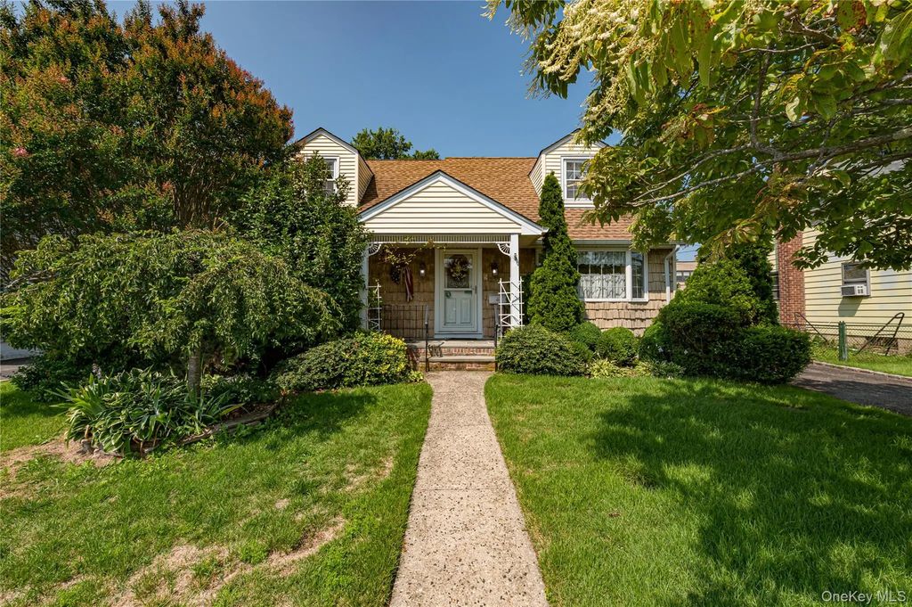 9 Croyden Lane, Hicksville