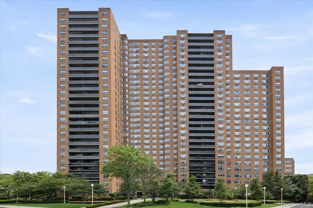 70-25 Yellowstone Boulevard # 16r, Forest Hills