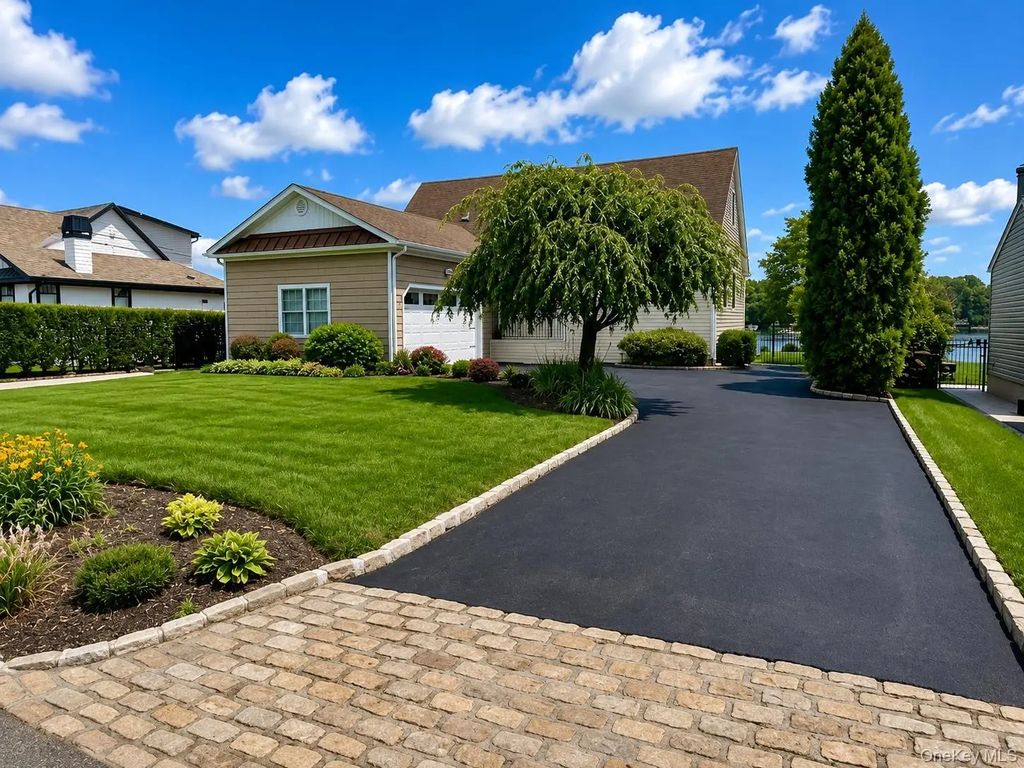 131 Crystal Beach Boulevard, Moriches