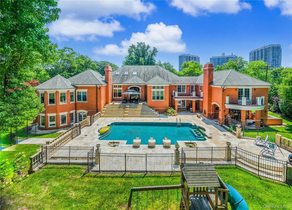 25 Lake Road, Lake Success