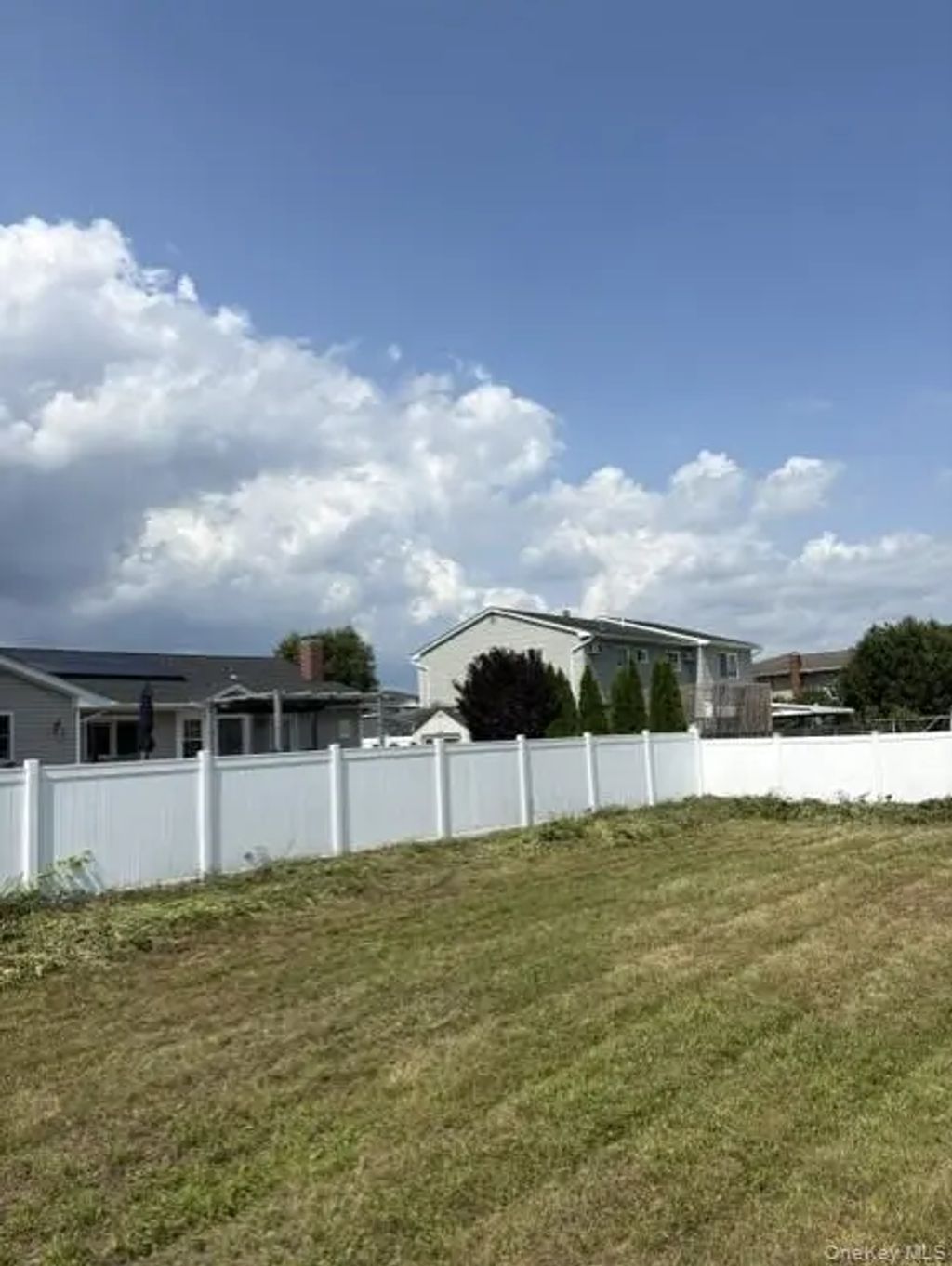 760 S Wellwood Avenue, Lindenhurst