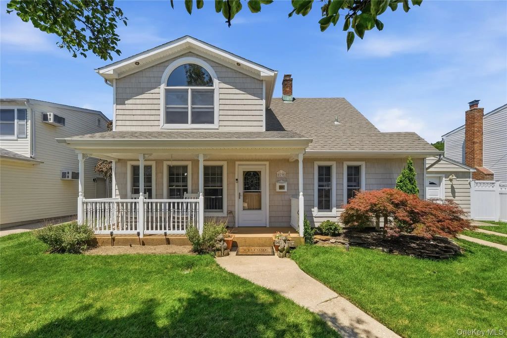 19 Tower Lane, Levittown