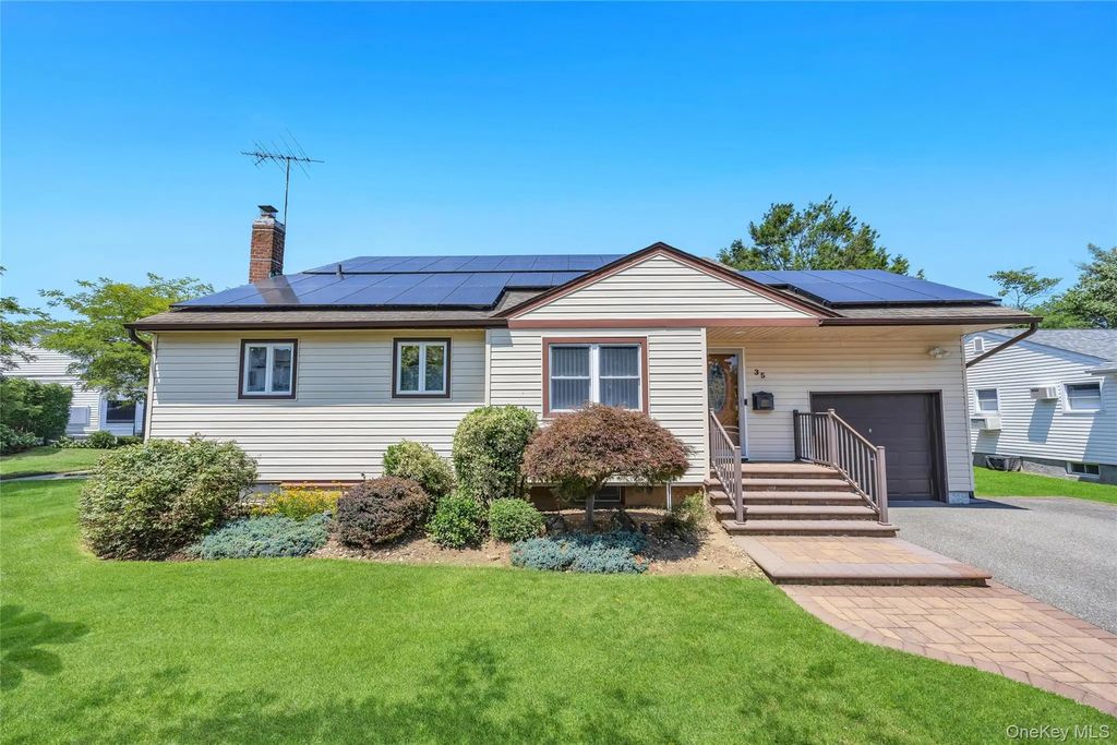 35 Jerold Street, Plainview