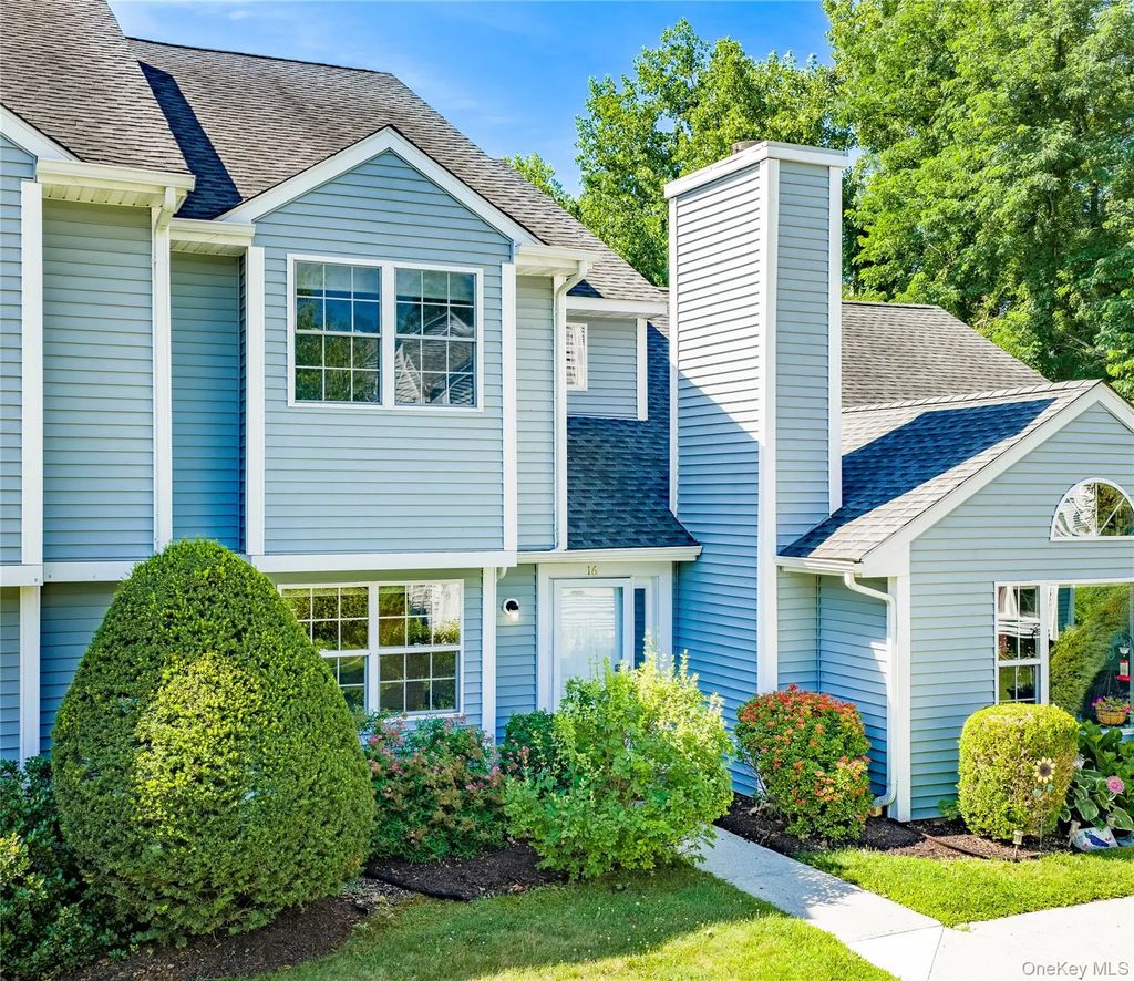 16 Evergreen Way, Pawling