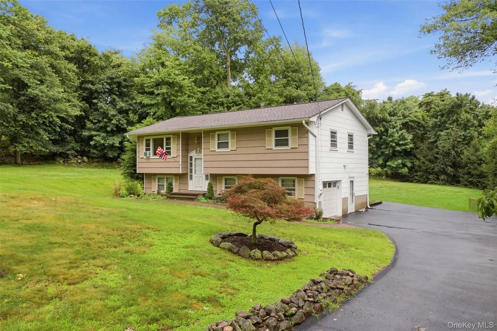 3 Larch Court, Suffern