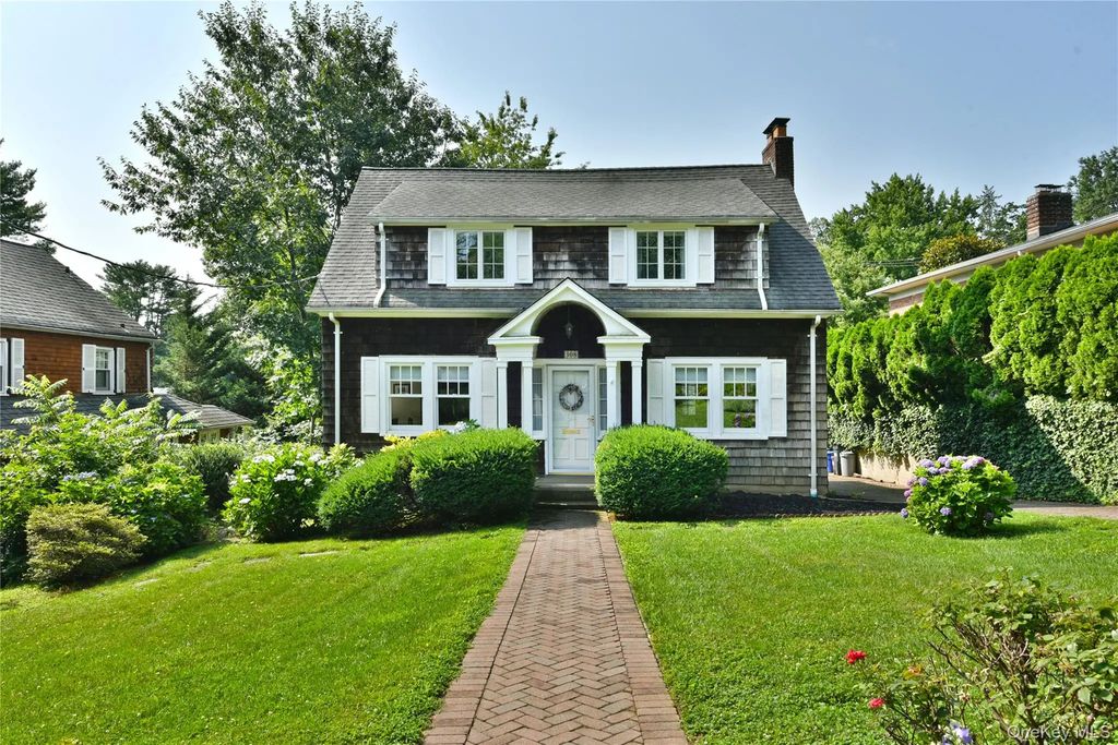 308 38th Road, Douglaston