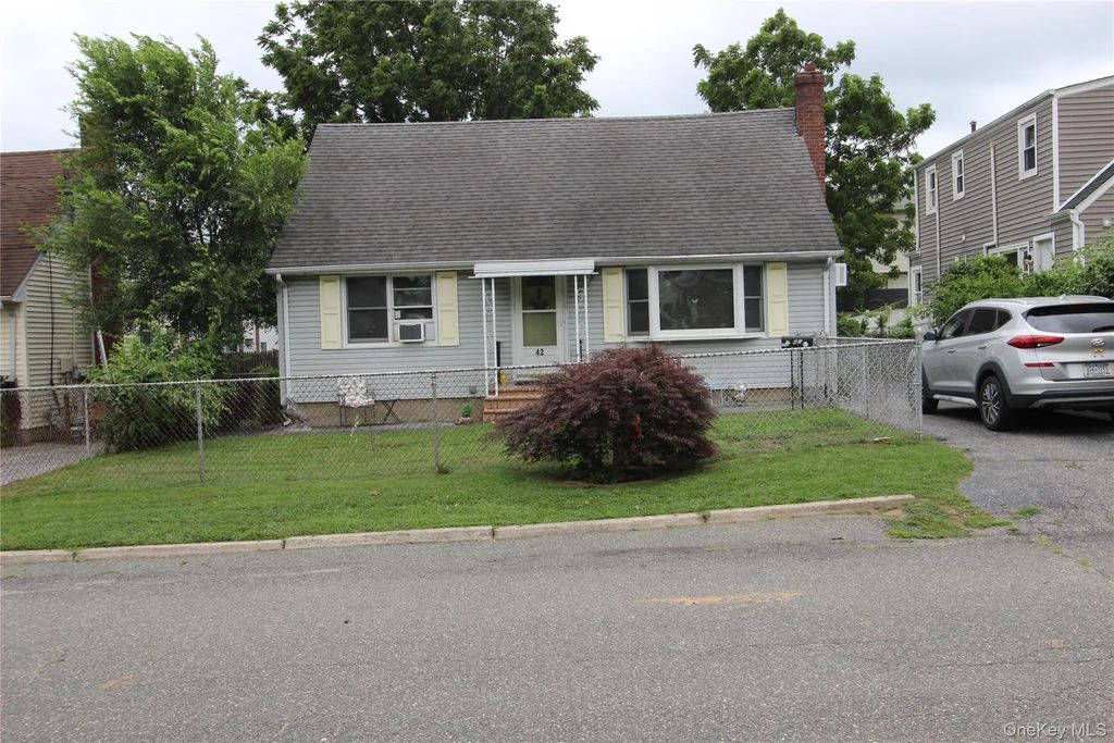 42 5th Avenue S, Huntington Station