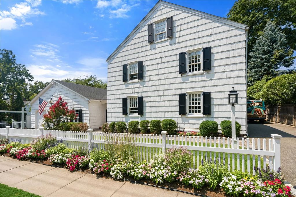 211 Berry Hill Road, Syosset