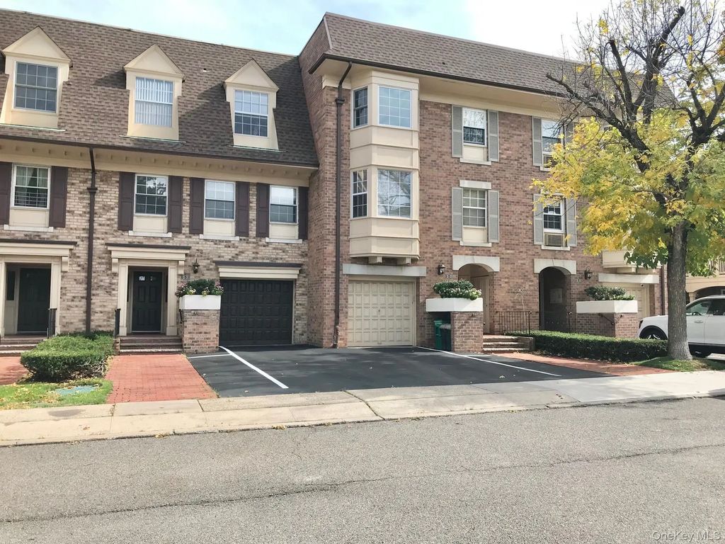 12-31 Robin Lane # Triplex, 1st Floor, Bayside
