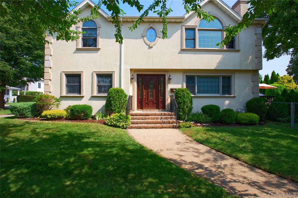 75 Maple Street, Roslyn Heights