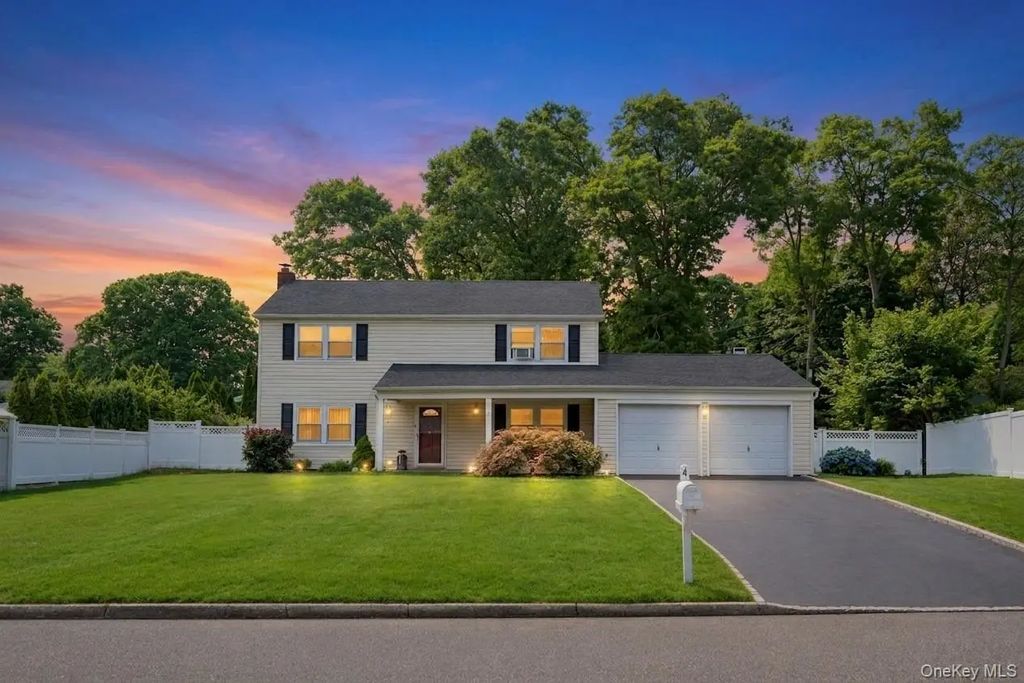 4 Beaverdale Lane, Stony Brook