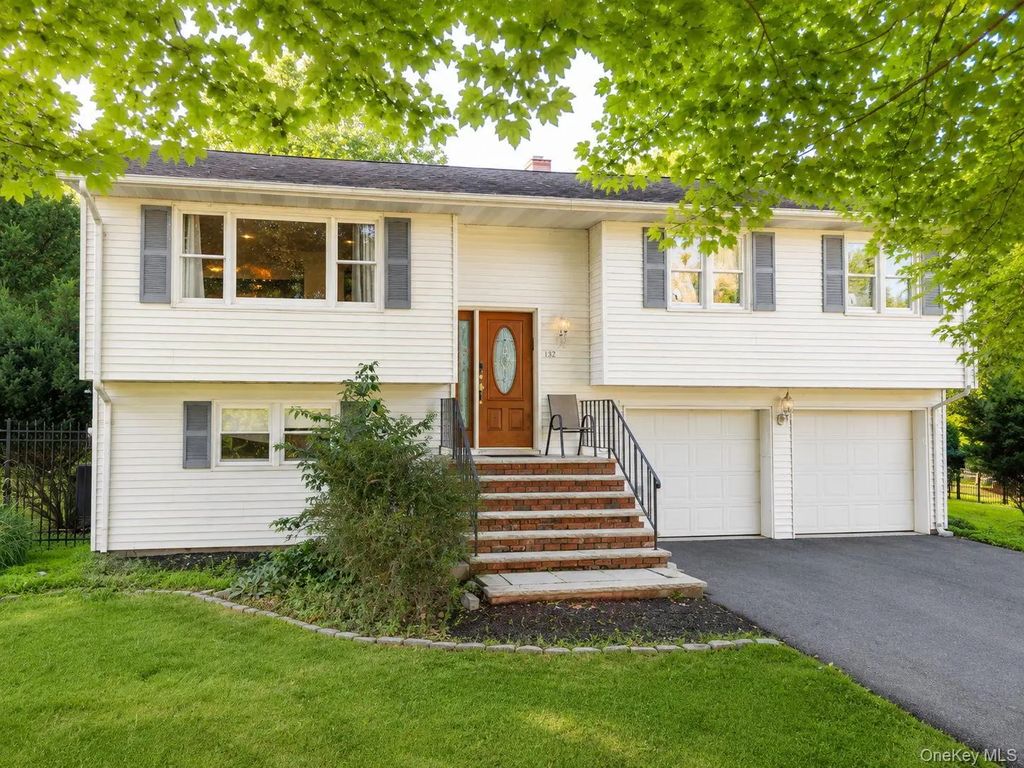 132 Hilltop Road, Monroe