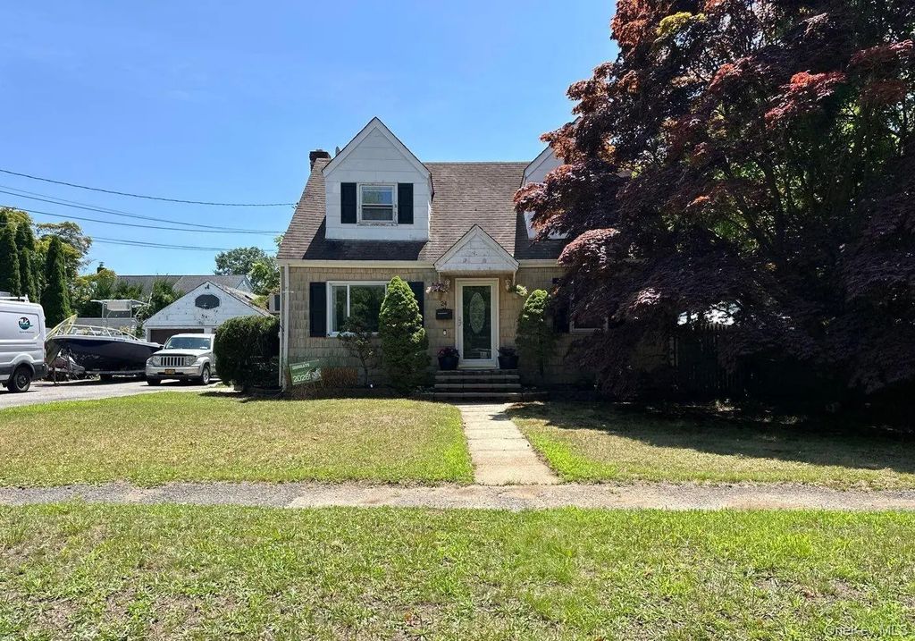 24 Gates Street, Greenlawn
