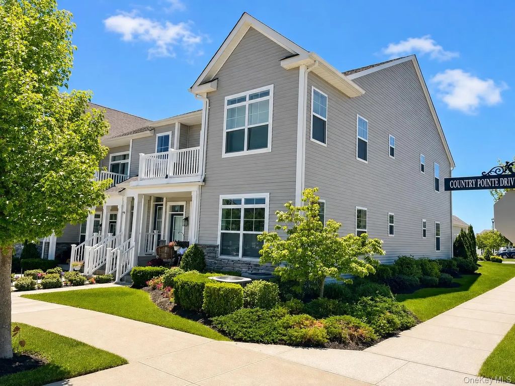 278 Silver Timber Drive, Yaphank