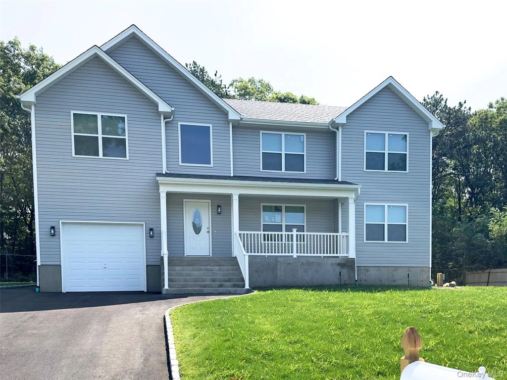 25 Walnut Street, Coram