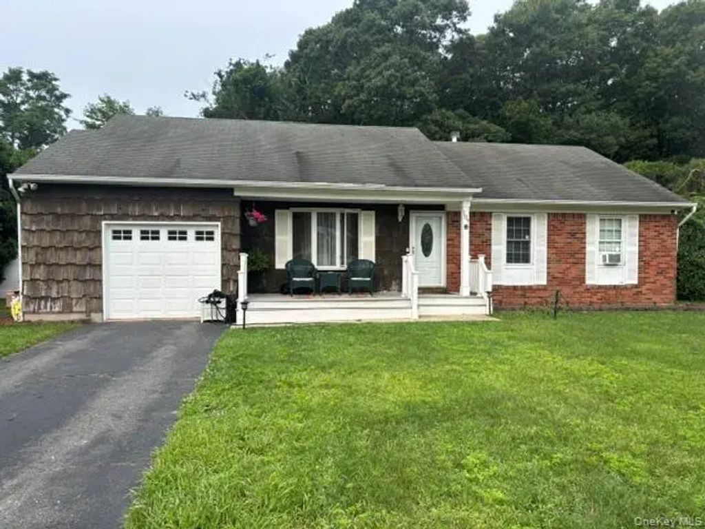 107 Constable Drive, Riverhead