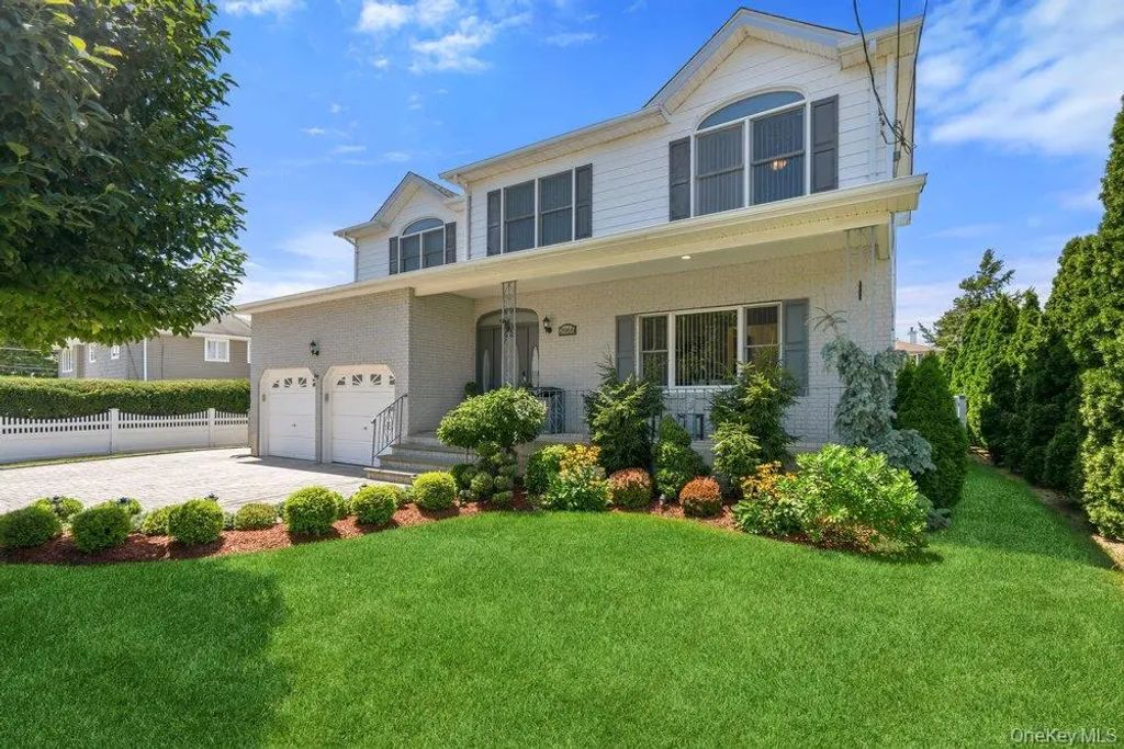 2066 Washington Avenue, Seaford