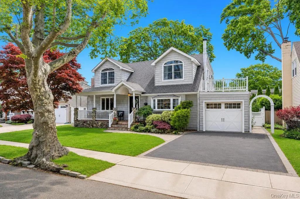 263 Charles Avenue, Massapequa Park