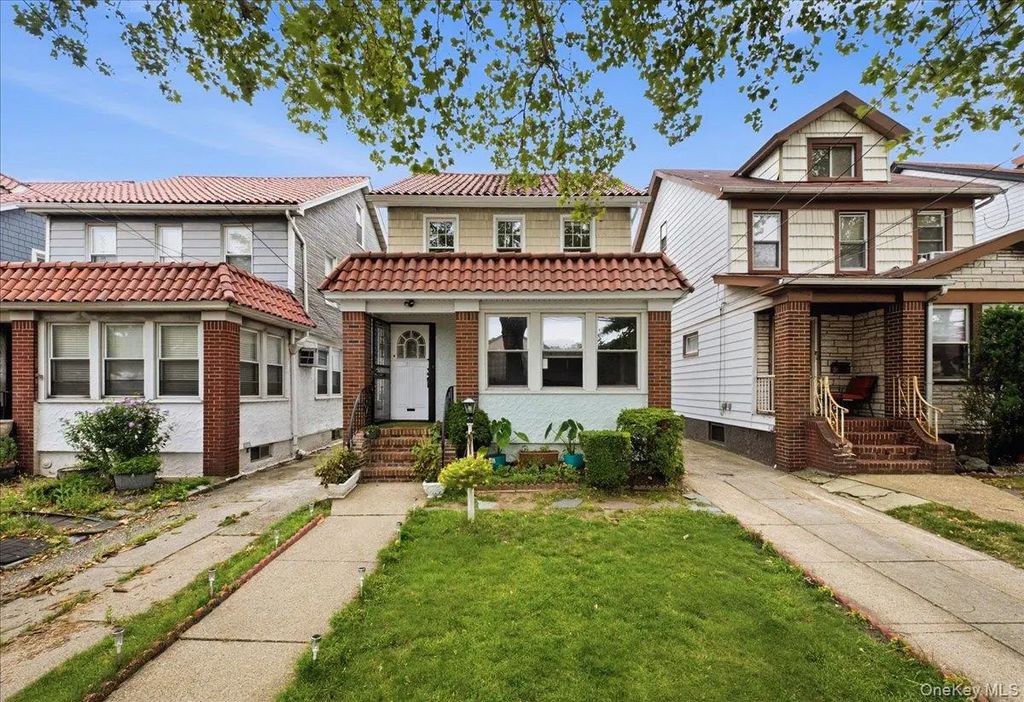 80-25 Woodhaven Boulevard, Glendale