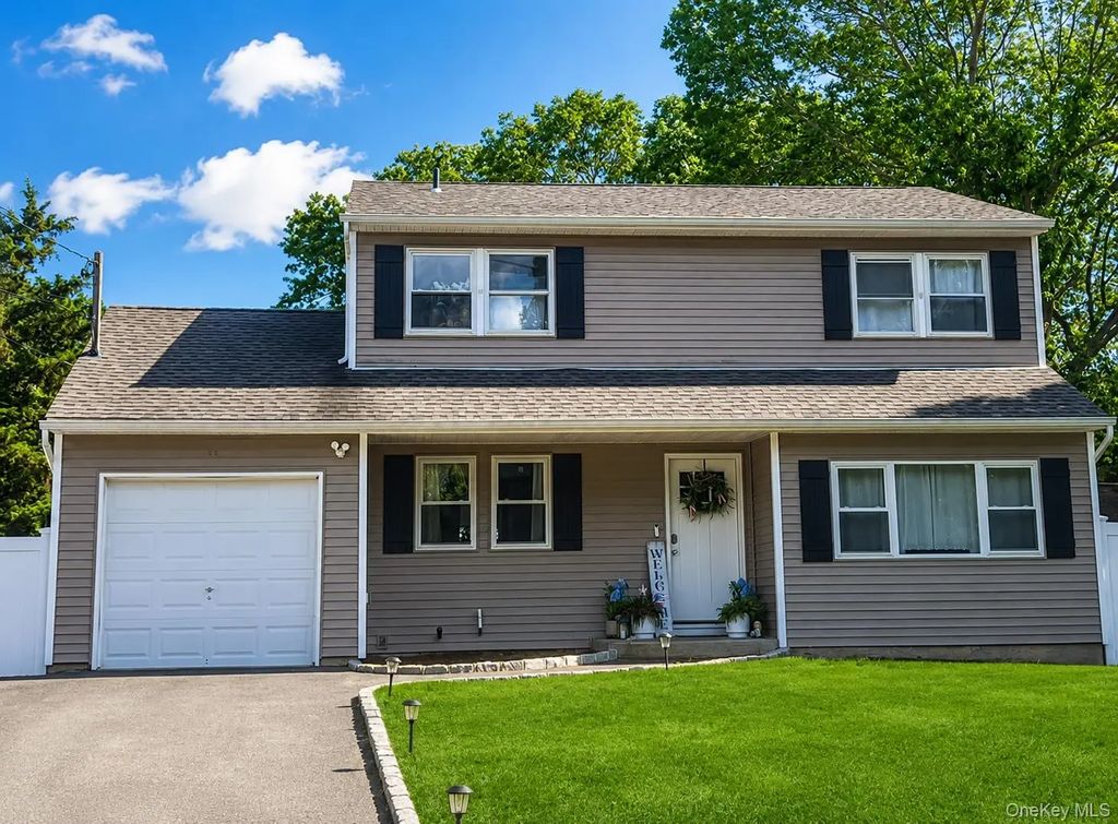 32 Morris Avenue, Patchogue