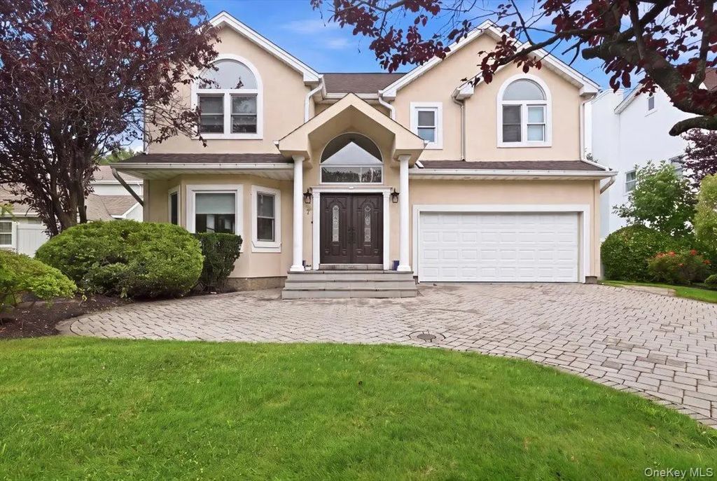 7 Laurel Lane, Old Westbury