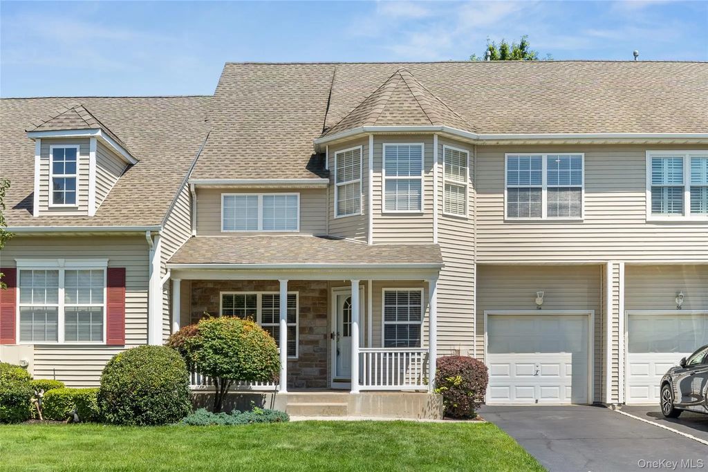 54 Meadow Pond Circle, Miller Place