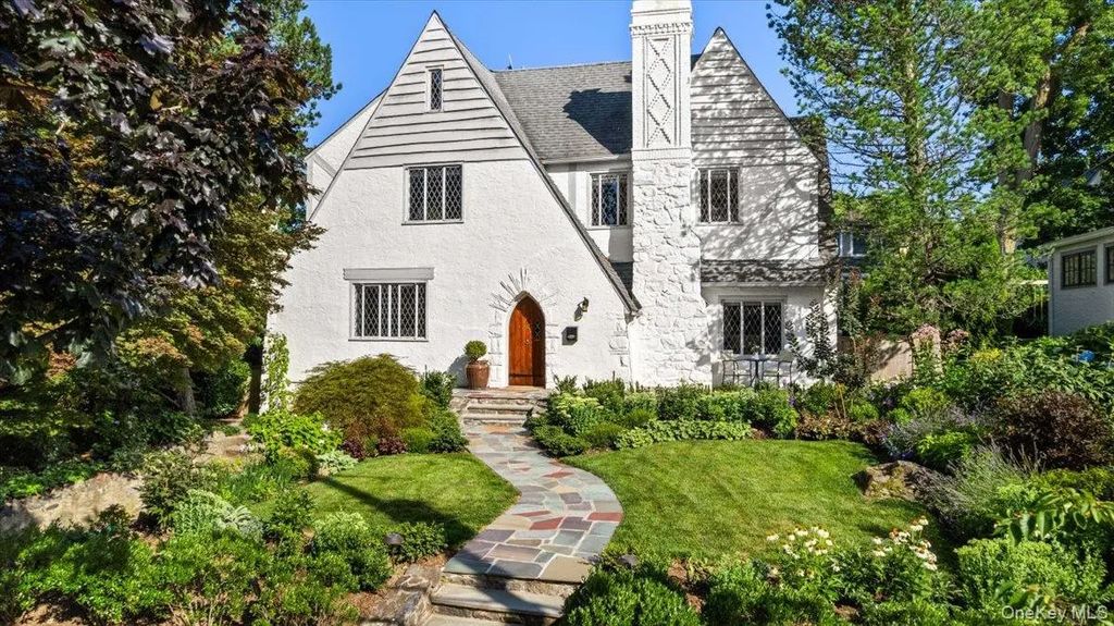 33 Maple Hill Drive, Larchmont